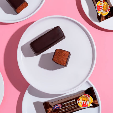 Cream cheese bars with chocolate