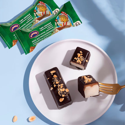 Cream cheese bars with pistachio