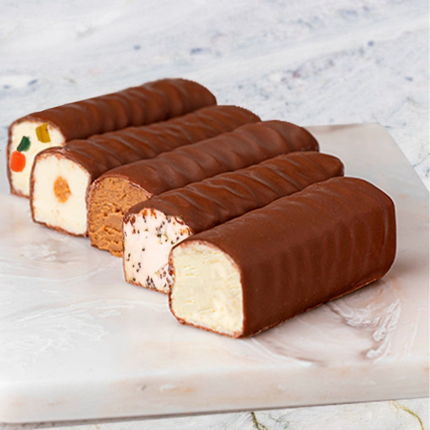 Cream cheese bars with strawberry