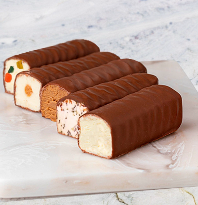 Cream cheese bars with strawberry