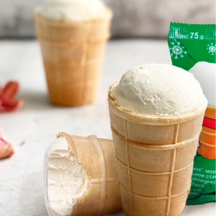 Ice cream in a waffle cup "Slivotschnoe"