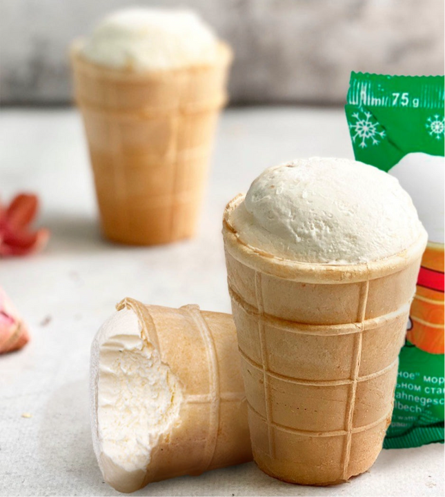 Ice cream in a waffle cup "Slivotschnoe"